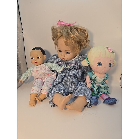 The Ashton Drake Doll - Hannah Needs a Hug! And Two More Vintage Dolls - Picture 1 of 9